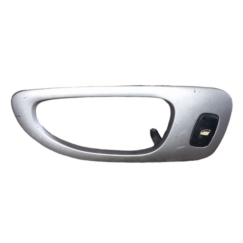 Rivestimento maniglia con pulsante alzavetro posteriore sinistra 9634774777 Peugeot 307 station wagon 2002-2008 - Griglie e moda
