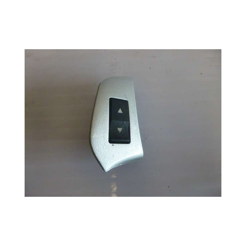 Pulsante alzavetro post.Sx. Fiat Stilo - Pulsantiera - 1 Pulsante alzavetro post.Sx. Fiat Stilo - Pulsantiera - 1