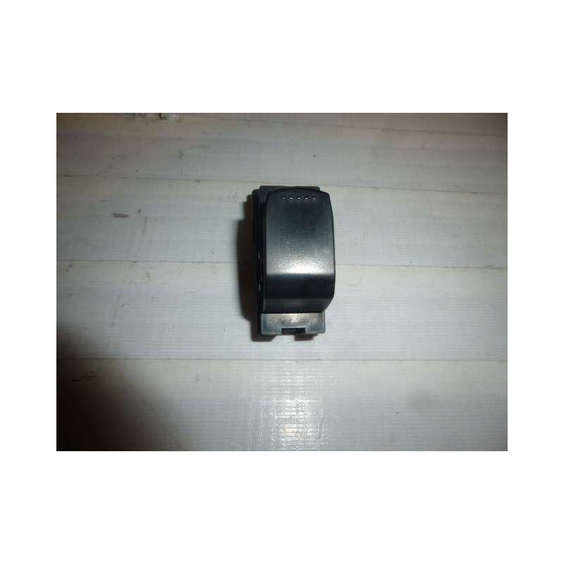 Pulsante alzavetro anteriore dx 62J003426T Fiat Sedici - Pulsantiera - 1 Pulsante alzavetro anteriore dx 62J003426T Fiat Sedici - Pulsantiera - 1