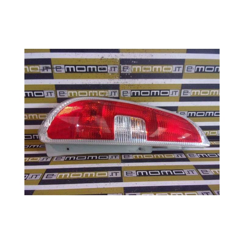 Fanale posteriore sx 5J7945111 Skoda Roomster 2006-2015 - Illuminazione - 1 Fanale posteriore sx 5J7945111 Skoda Roomster 2006-2015 - Illuminazione - 1