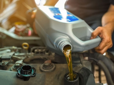 Scegliere l'olio motore corretto per la propria auto